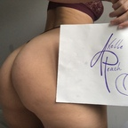 Profile picture of axellepeach_